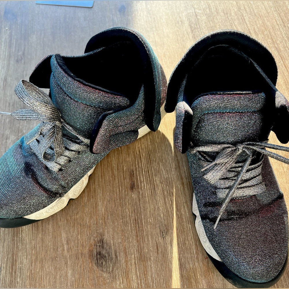 Sparkly D sneakers